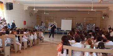 Charla sobre Zoonosis en la escuela Centenario