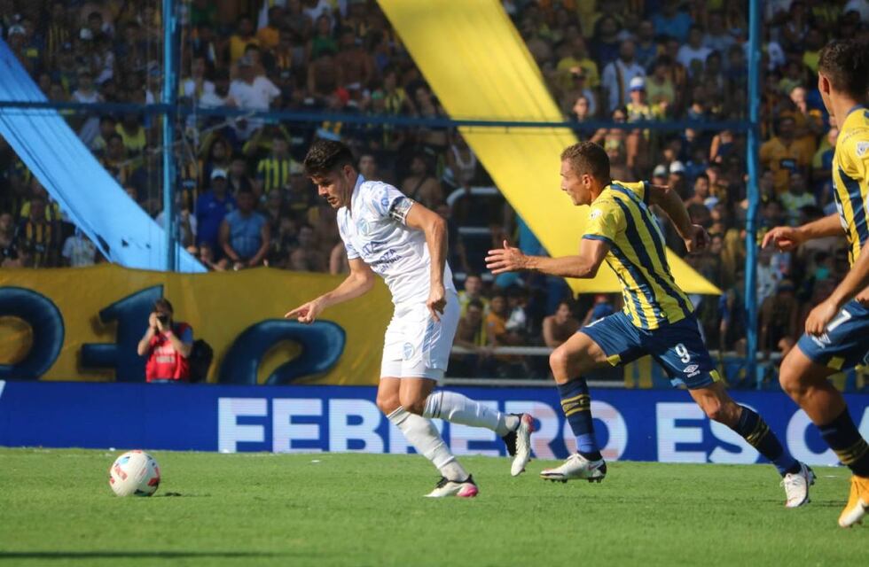 Godoy Cruz sorprendió a Rosario Central y ganó por primera vez en el torneo