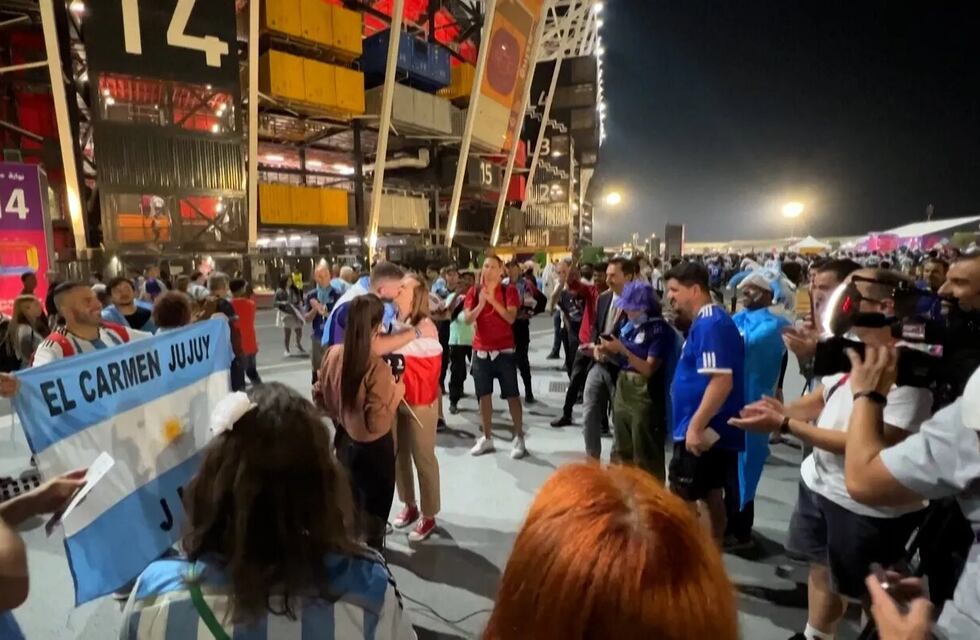 Mundial de Qatar 2022: un joven argentino le pidió matrimonio a su novia polaca minutos antes del partido