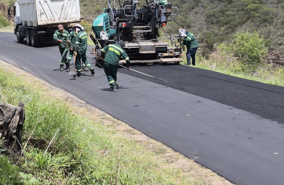 Repavimentan la RP N°4 rumbo a El Rodeo