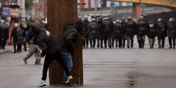 Graves disturbios pusieron en tensión a la provincia durante varias horas el martes. Vecinos del barrio Gorriti denuncian que entre los manifestantes había "gente que no era de Jujuy".