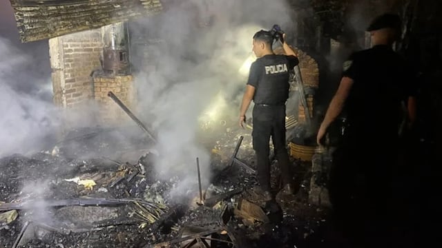Una vivienda quedó destruida por un incendio en Campo Viera: no hubo heridos.