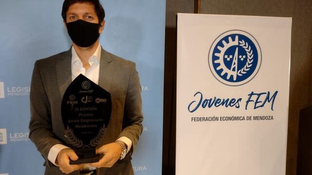 La Federación Económica de Mendoza (FEM) entregó el Premio Joven Empresario Mendocino a Ragazzone de la empresa Uco Drone. Gentileza