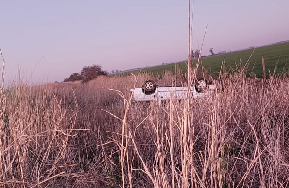 Sacanta: heridas graves para el conductor de una camioneta que volcó en ruta E52