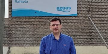 Lisandro Mársico, frente a la Planta Depuradora de Líquidos Cloacales de Rafaela