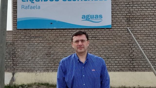 Lisandro Mársico, frente a la Planta Depuradora de Líquidos Cloacales de Rafaela