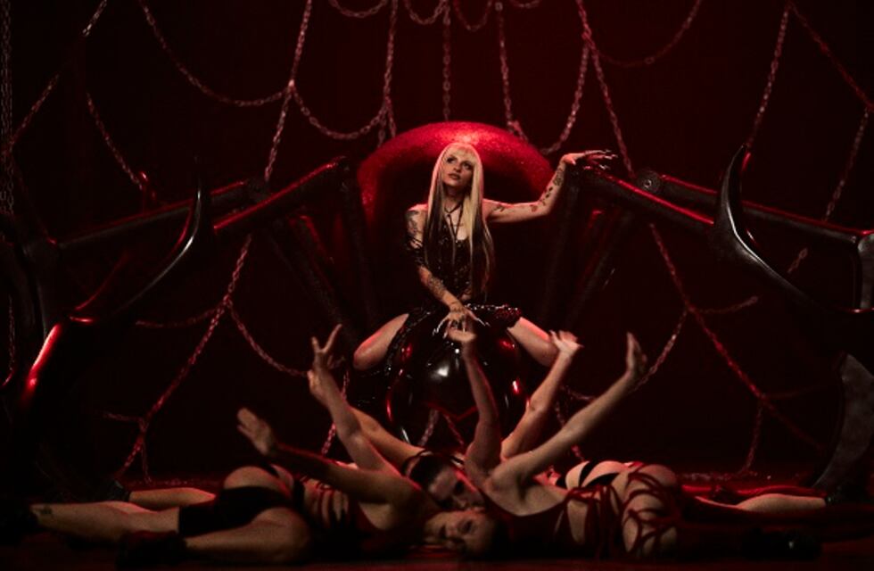 Cazzu sorprendió con el estreno del video musical de “Isla velde”