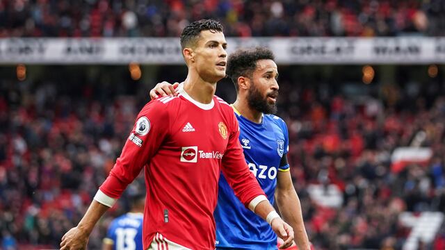 Cristiano Ronaldo criticó la elección de Lionel Messi como Balón de Oro /AP