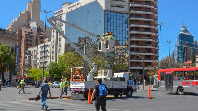 Empresas contratadas realizan reparaciones de semáforos en Córdoba. (Municipalidad de Córdoba)