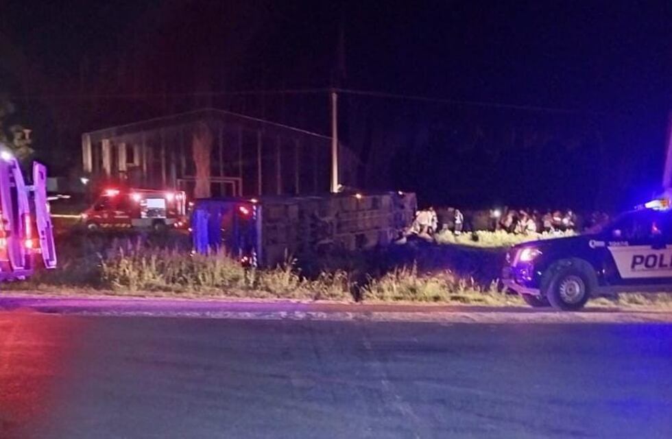 Desastre en Córdoba: una turista muerta y múltiples heridos tras el vuelco de un colectivo