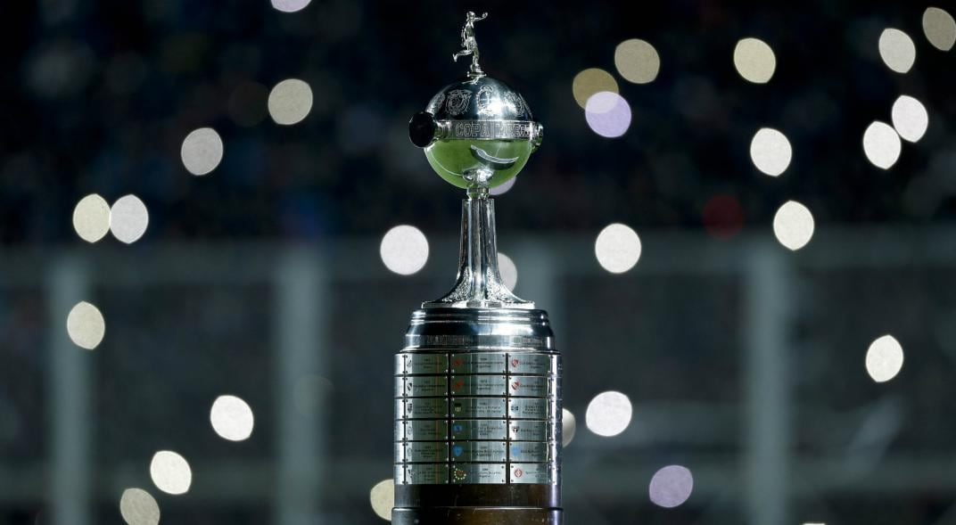 El trofeo de la Copa Libertadores.