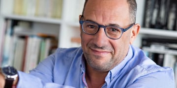 El psicólogo estará en Mendoza para continuar su trabajo virtual de manera presencial en dos charlas.