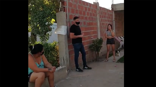 El referente del movimiento “Parez”, acompañó a vecinos del Barrio Fachinal en sus reclamos (Facebook)