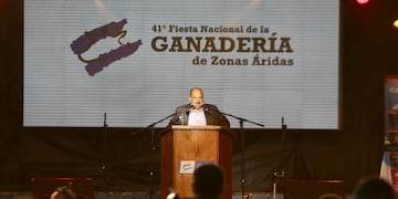 Jorge Noguerol, presidente de la Cámara de Comercio Alvear, durante el discurso de la 41 Fiesta de la Ganadería.