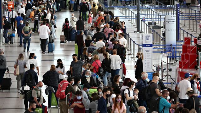 A través de información de diversas agencias de inteligencia del mundo, las autoridades locales decidieron inmovilizar al avión venezolano.