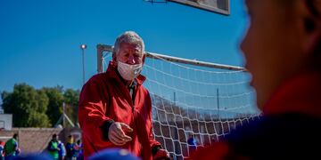 Pedro Fóppoli, el ídolo de Huracán que entrena al equipo de fútbol adaptado de Las Heras.