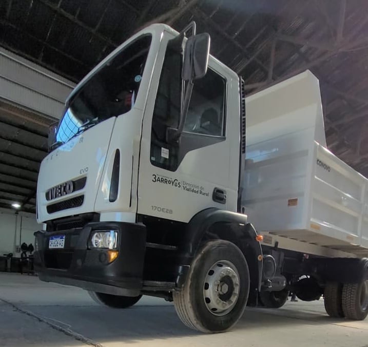 La Dirección de Vialidad Rural suma un nuevo camión IVECO y maquinaria con una inversión millonaria