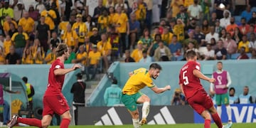 El australiano Mathew Leckie, autor del 1-0 para su seleccionado ante Dinamarca en el cierre del Grupo G del Mundial Qatar 2022. (AP)