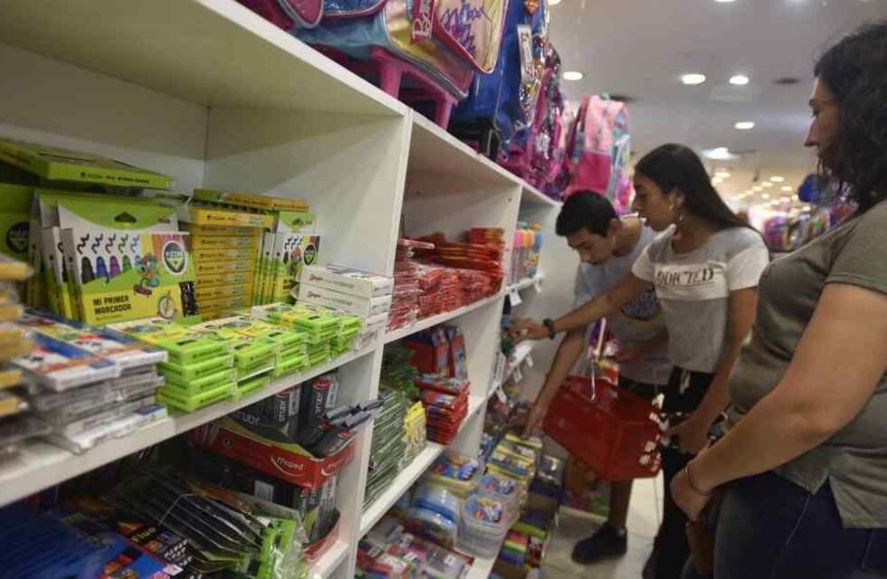 Ansenuza: Puede costar entre 40 y 60 mil pesos lo necesario para comenzar las clases