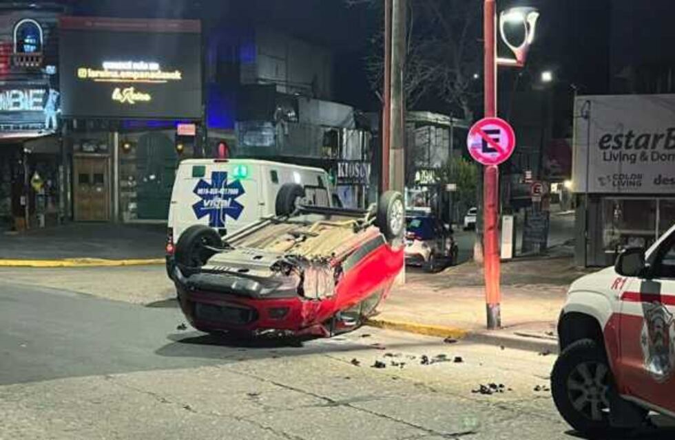 Violento vuelco en pleno centro de Villa Carlos Paz