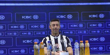 Pedro Caixinha, con la camiseta de Talleres puesta pase lo que pase ante Colón, según Andrés Fassi (La Voz).