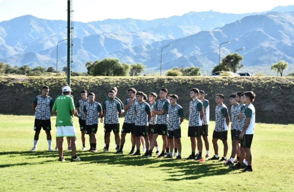 Estudiantes de San Luis se renueva: confirmó 14 refuerzos