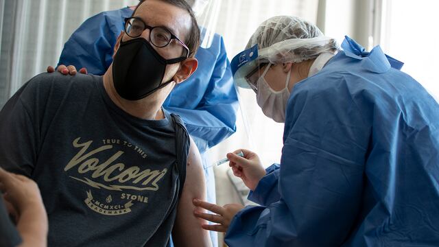 El Ministerio de Salud de la provincia trabaja para inocular a uno de los grupos de riesgo de la población frente a la pandemia de COVID-19. (Gobierno de Santa Fe)