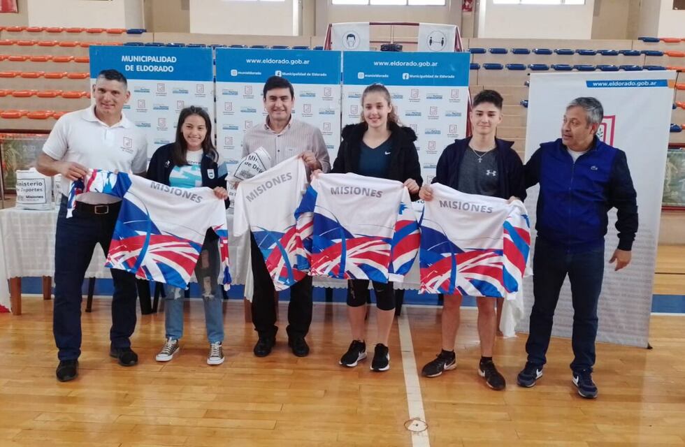 Se entregó indumentaria deportiva a 24 jóvenes que integran el “Programa Estímulo 2022” en Eldorado