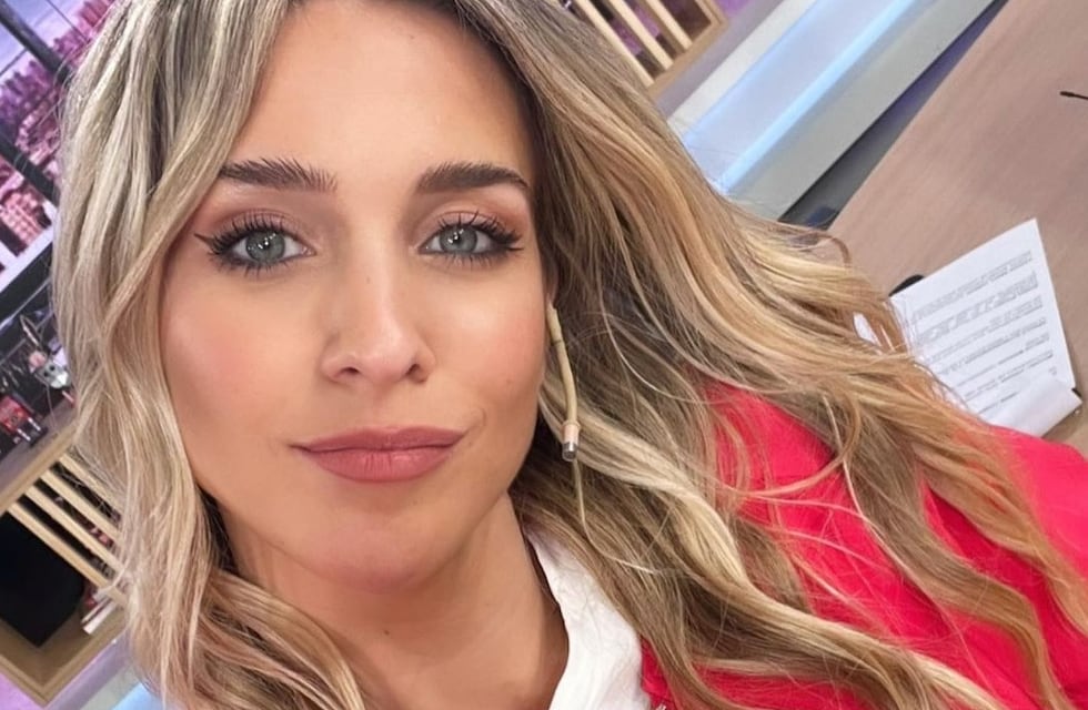 Soledad Fandiño se mostró tomando sol desde un yate con una bikini azul al borde de la censura