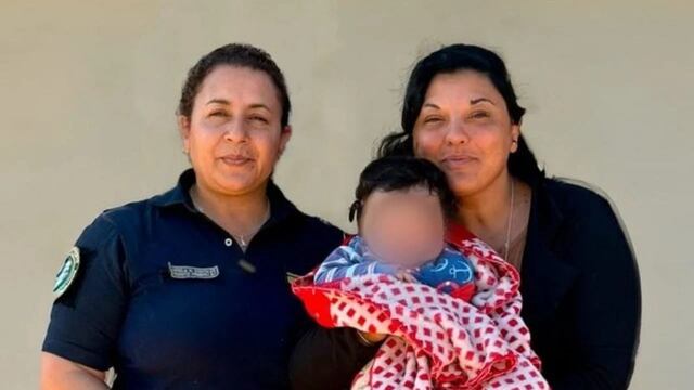 Policías salvan la vida de un bebé que se  asfixiaba en Villa Giardino