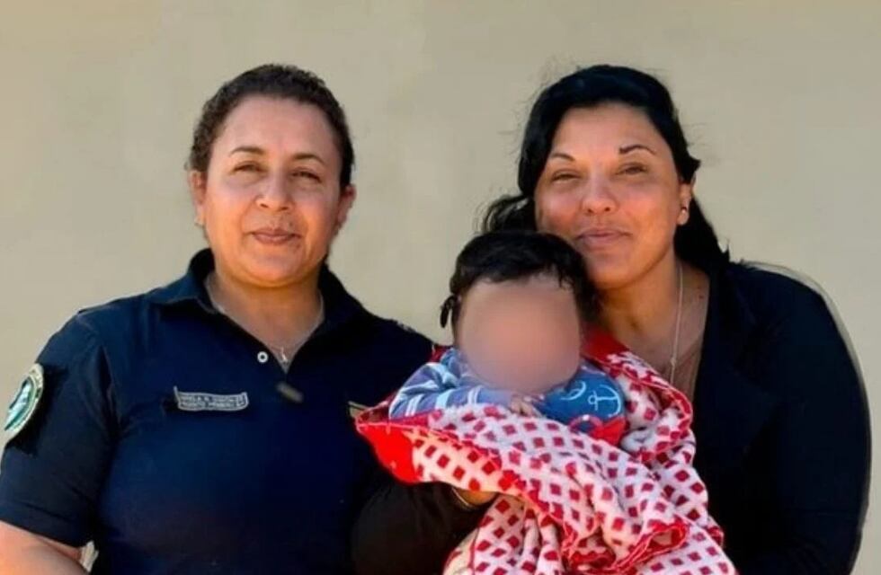 Policías salvan la vida de un bebé que se asfixiaba en Villa Giardino