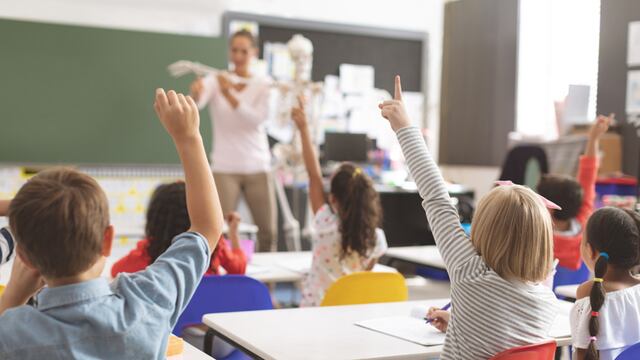 Una mendocina mostró su particular método para hacer silencio en el aula y se volvió viral.