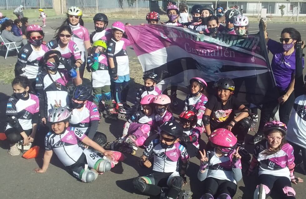 Sobre patines, una profesora de Guaymallén enseña grandes valores para la vida