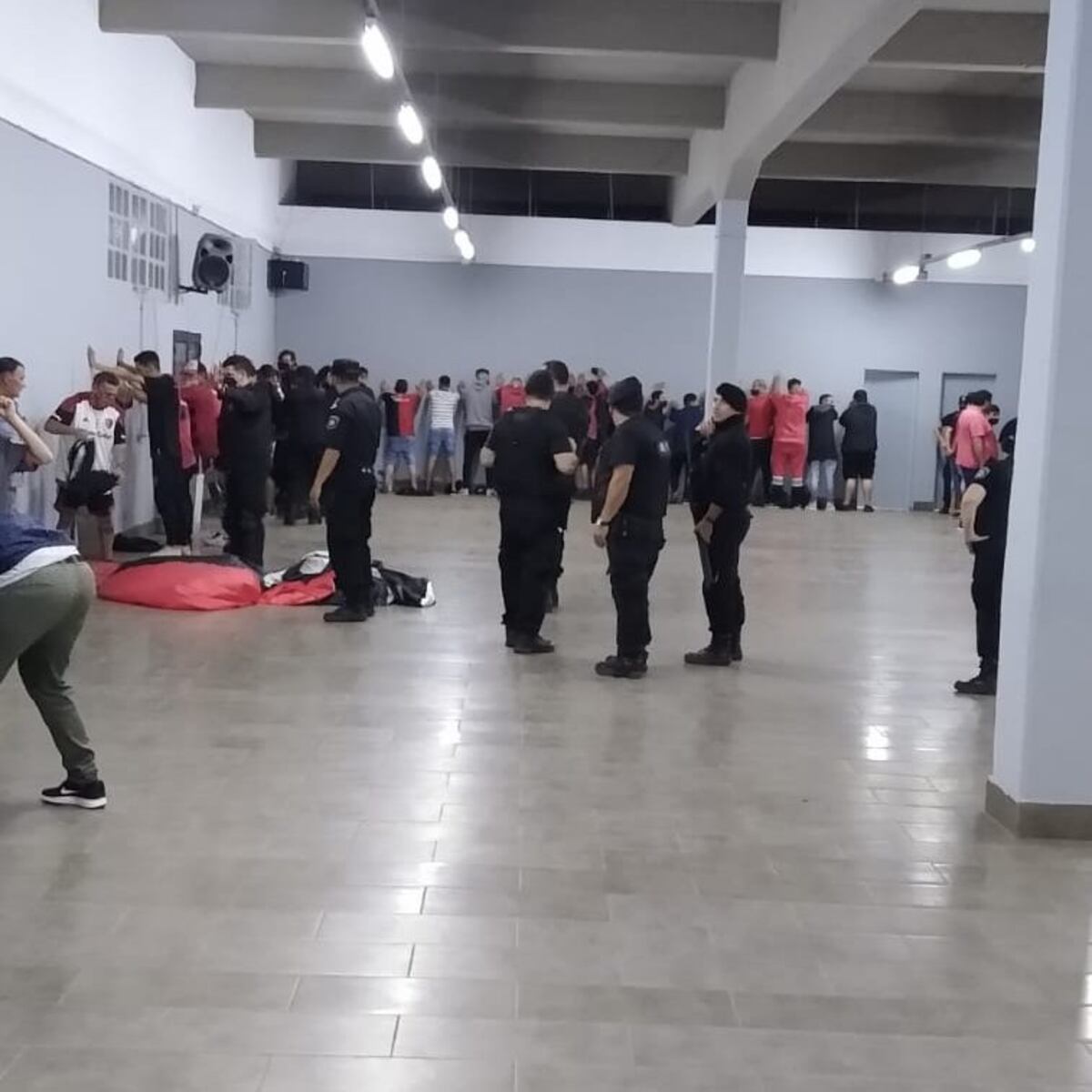 Hinchas de Newell's detenidos. (@JoseljuarezJOSE)