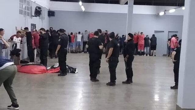 Hinchas de Newell's detenidos. (@JoseljuarezJOSE)