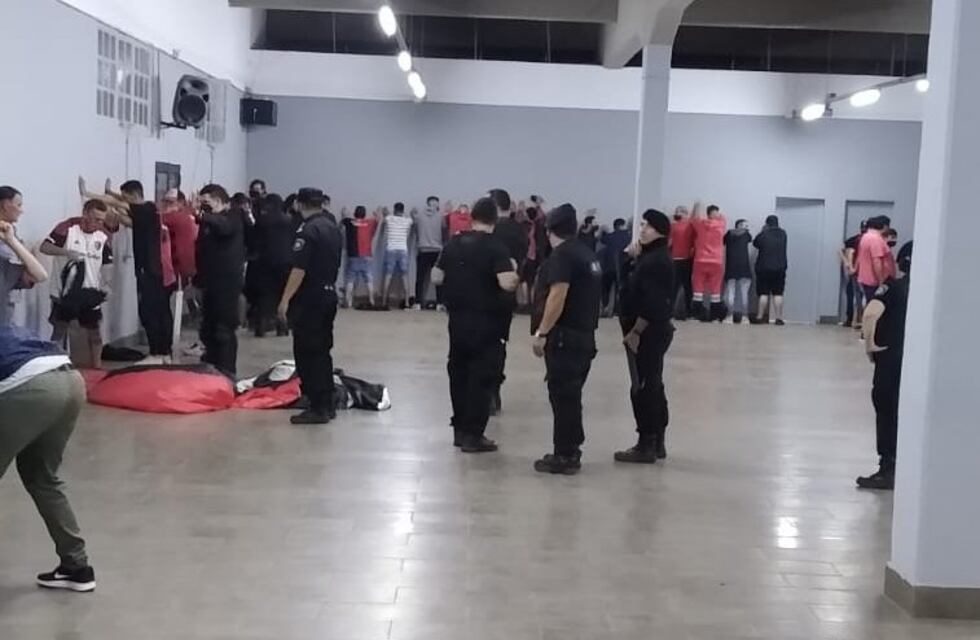Detuvieron a un centenar de hinchas de Newell’s por realizar un Banderazo