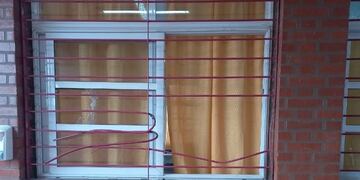 Así forzaron la ventana para cometer el robo