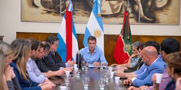 Cresto se reunió con el gabinete y concejales oficialistas.