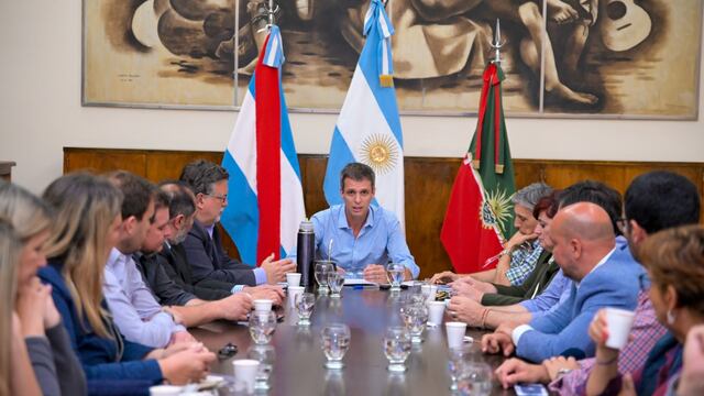 Cresto se reunió con el gabinete y concejales oficialistas.
