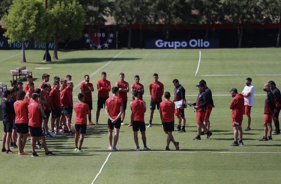 El plantel de Newell’s hizo un minuto de silencio por Maradona