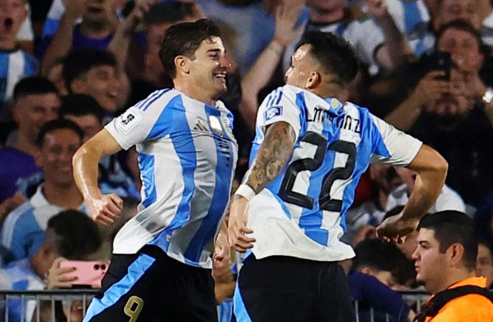 Julián Álvarez y su golazo para aumentar la goleada Argentina contra Bolivia