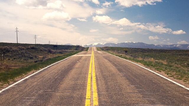 Un joven de 18 años vende churros en la ruta para poder terminar el secundario.