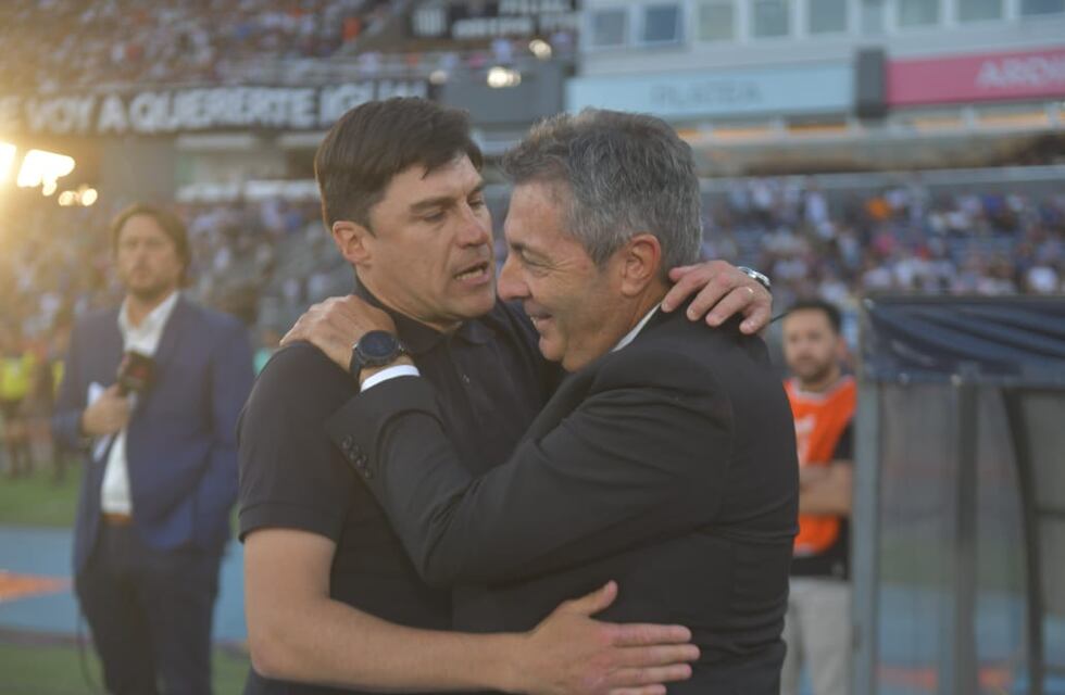 La ovación de Talleres para Frank Kudelka, otro condimento en la “final” con Huracán
