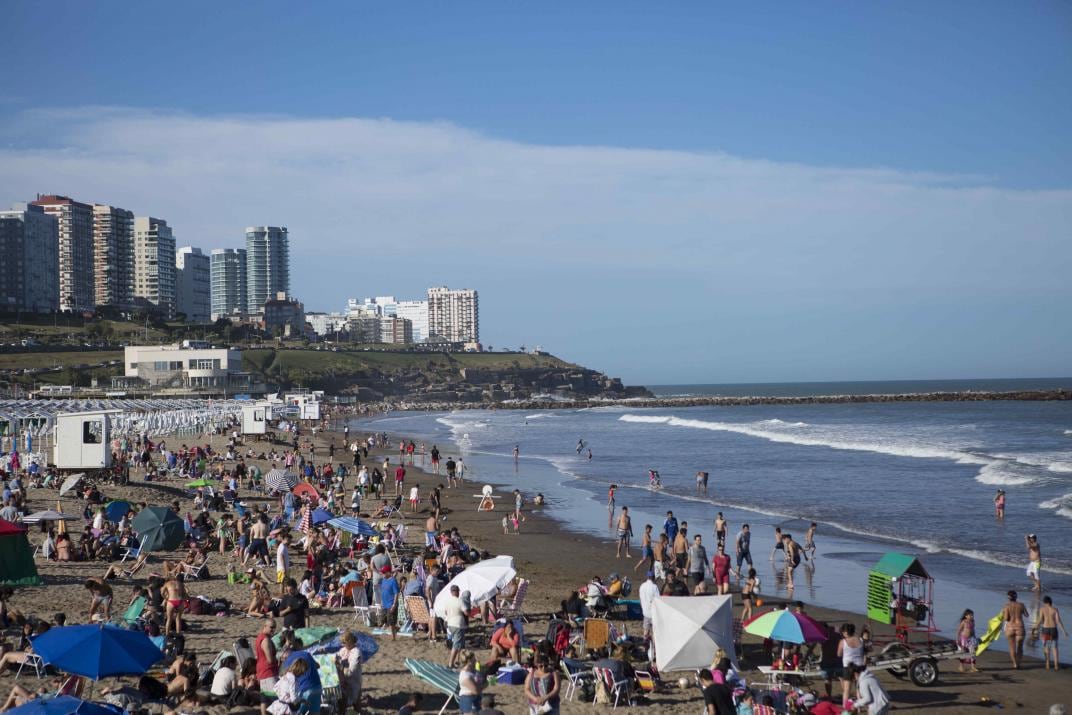 Playa Grande, Mar del Plata. Una de las más concurridas, es ideal para la práctica del surf en su nivel inicial. (Mario Cherrutti)