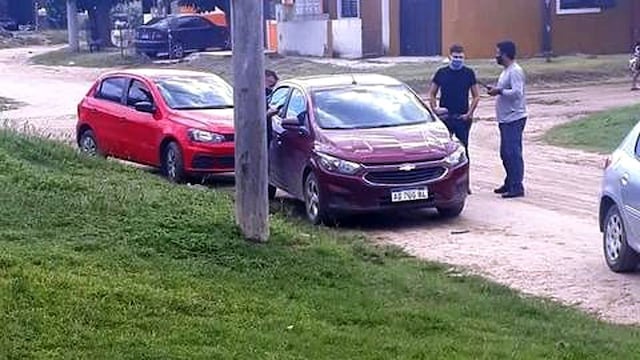 El auto fue usado de "flete" por los ladrones (foto, Puntal).