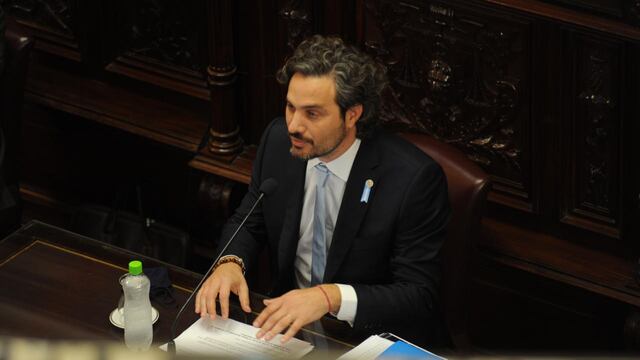 El jefe de gabinete Santiago Cafiero debutó ante el Senado realizando el primer informe de gestión.