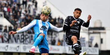 Agustín Palavecino (GyEJ) volvió al gol para que su equipo venza por la mínima diferencia al "Albo" en un reñido encuentro, en Buenos Aires.