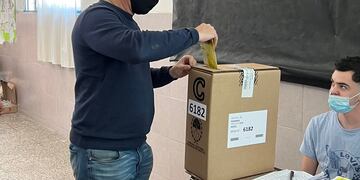 Pérez: el Concejal Federico Jolly votó en la Escuela Nº 129