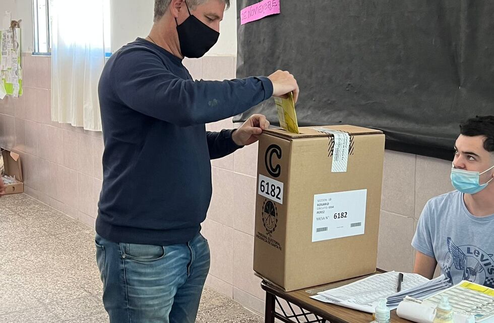 Pérez: el Concejal Federico Jolly votó en la Escuela Nº 129