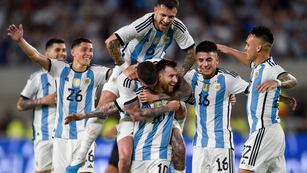 Un cordobés de 11 años escribió un libro acerca de Lionel Messi. (AP Foto/Gustavo Garello)